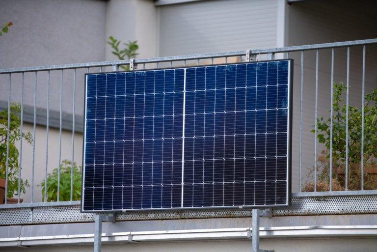 GANCI REGOLABILI PER IL MONTAGGIO SUL BALCONE - IP Green